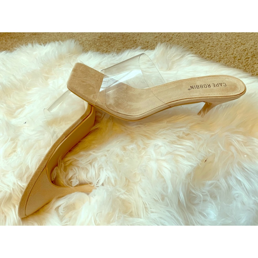 Veja Sandal in Nude 👠